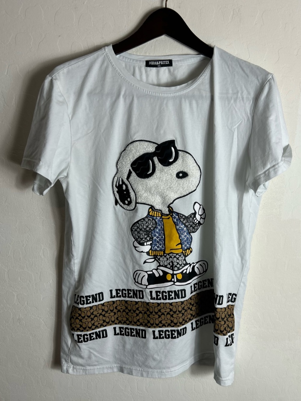Snoopy 'Legend' Graphic Tee in White with Black and Gold Accents